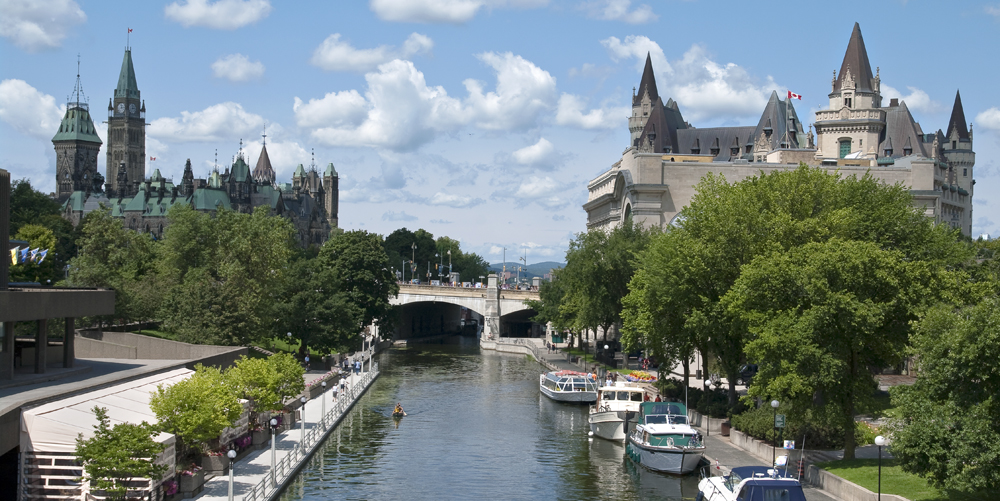 The canadian Parliament (left), the Rideau canal and the Fairmont Chateau Laurier hotel in Ottawa.